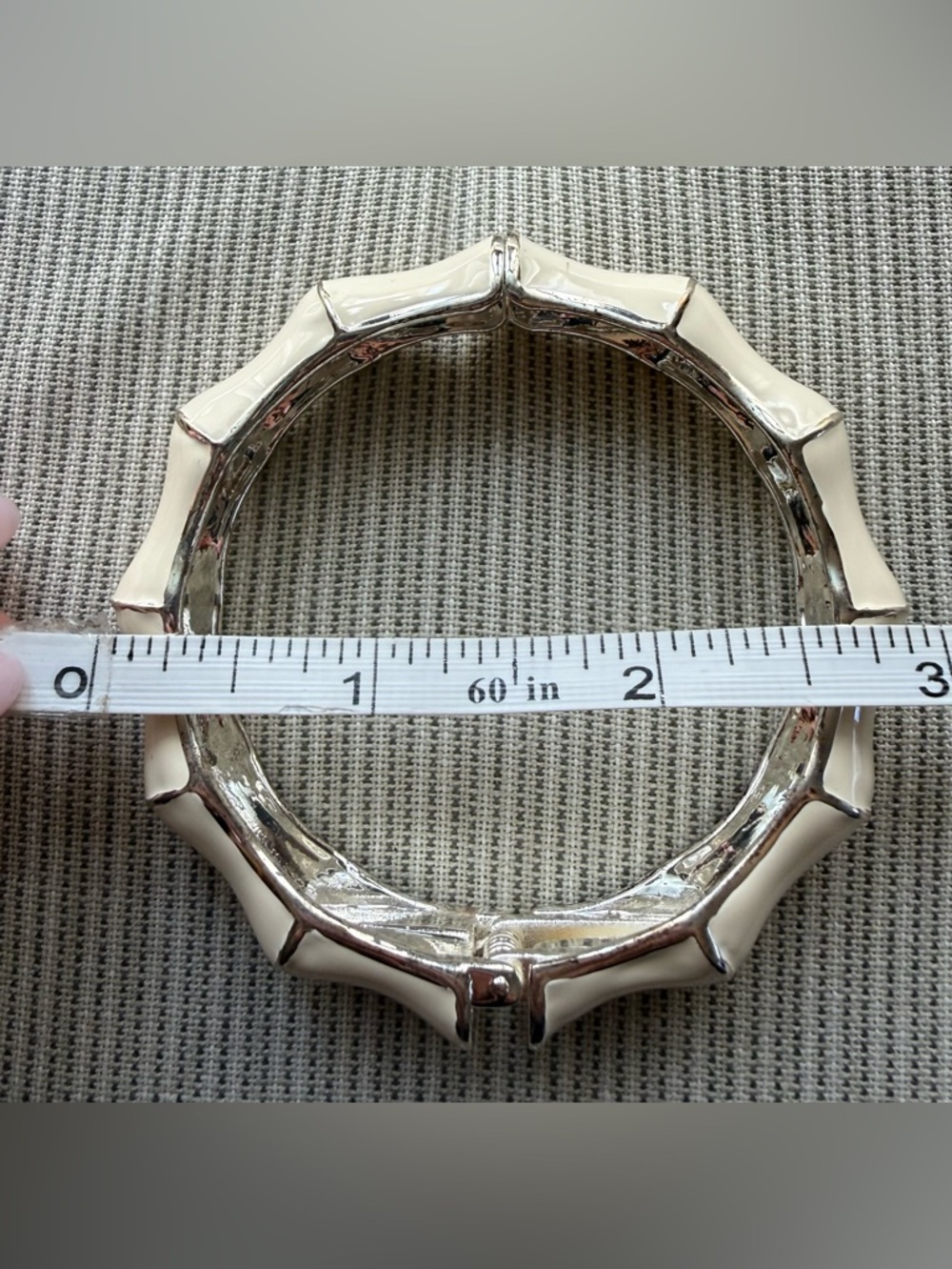 White Bamboo-Style Hinged Cream Enamel & Silver tone Vintage Bangle Bracelet - Picture 9 of 13